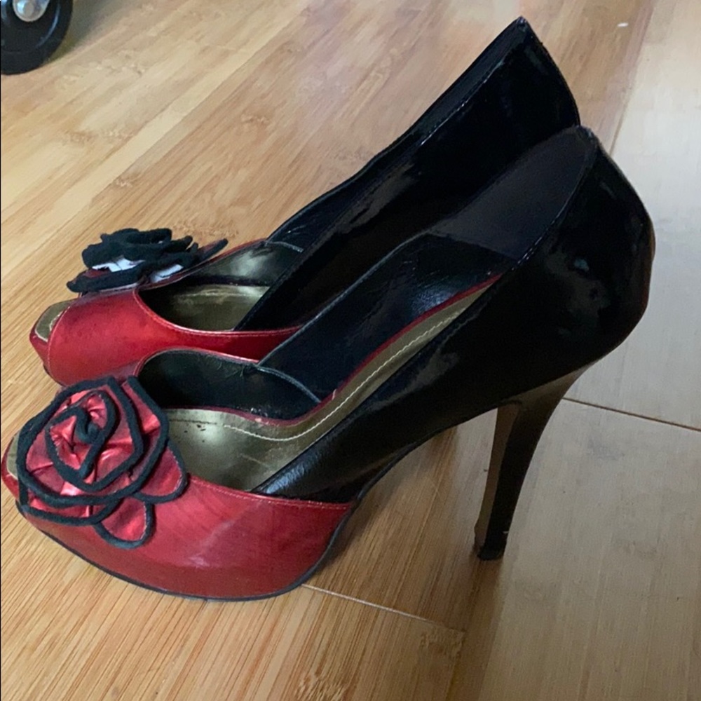 Mallon red black flower shoes Sz 10